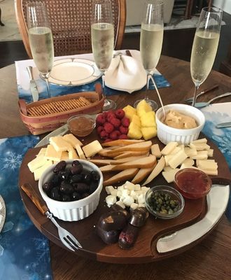 Anpassungslogo Akzeptables rundes Acacia-Schnittbrett mit Rillen und Messern