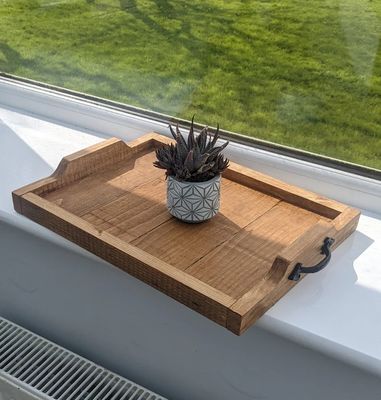 Maßgeschneiderte Gravierung aus Holz Tray rustikaler Stil für Kaffeetisch Anzeige und Becherhalter