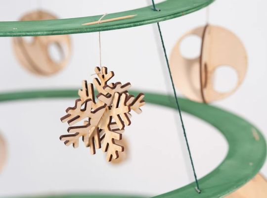 Schaffen Sie eine festliche Atmosphäre mit unserem Holz-Alberello-Weihnachtsbaum-Personallogo