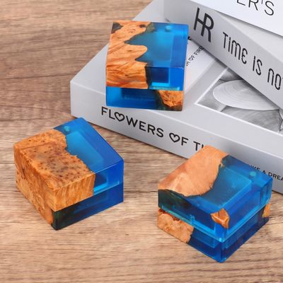 Einfach geschlossen kleine handgefertigte hölzerne Ringbox für individuelle Bestellung