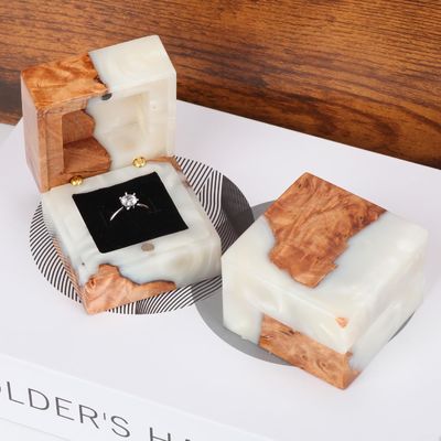 Elegante Einzelschlitze Holzringbox für kleine handgefertigte Vintage-Schmuckverpackungen