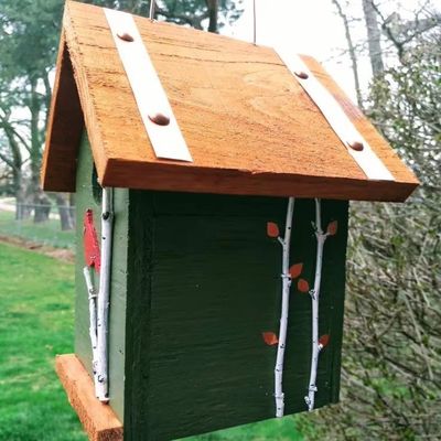 Handbemalte Kardinal- und Birkenbäume Holz Vogelhaus für Vogelarbeiter