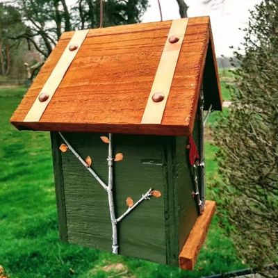 Handbemalte Kardinal- und Birkenbäume Holz Vogelhaus für Vogelarbeiter