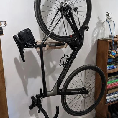 Wohnzimmer Holzfahrrad Wandmontage mit Regal Multifunktionales und intelligentes Speicherdesign
