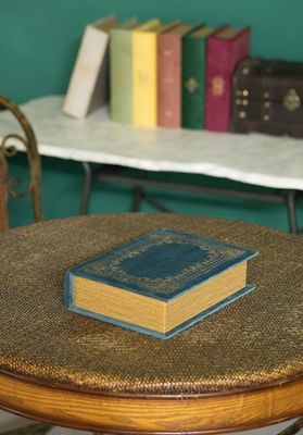 Handgefertigte Holzdekorationsbuchförmige Schmuckbox mit Seidenbildschirmdruck/Verbrannt