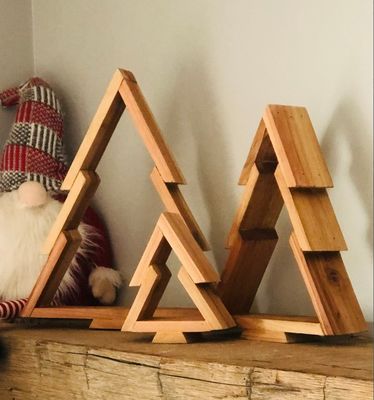 Holz-Weihnachtsbaum auf Wunsch perfekt für ein festliches Ambiente
