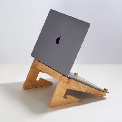 Akzeptabel OEM/ODM Holz Laptop-Stand für Mac Book Ergonomischer Arbeitsplatz Schreibtisch-Zubehör
