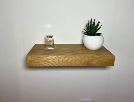 Schwebende Geheime Abteilungsregal Beschreibung für die Organisation von Wertsachen in rustikalem Eiche