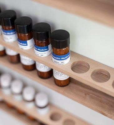 Customized Logo Design Wandmontierte Massive Birke Schrank mit Multifunktionsdesign