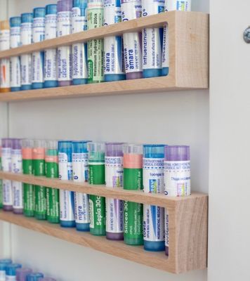 Customized Logo Design Wandmontierte Massive Birke Schrank mit Multifunktionsdesign