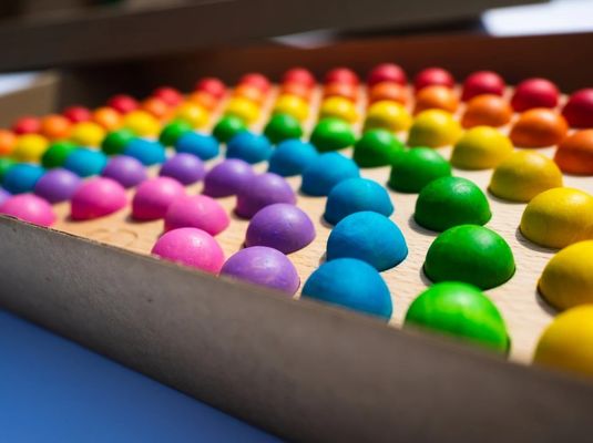 Handgefertigtes Holz Montessori Regenbogen Farb-Lernspielzeug für 2-4 Jahre