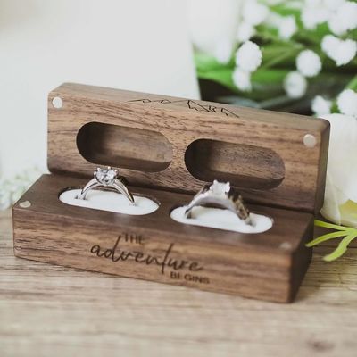 Rustikale Vintage-Rechteck aus massivem Holz Schmuck 2 Ringbox mit TIMBER-Gravur