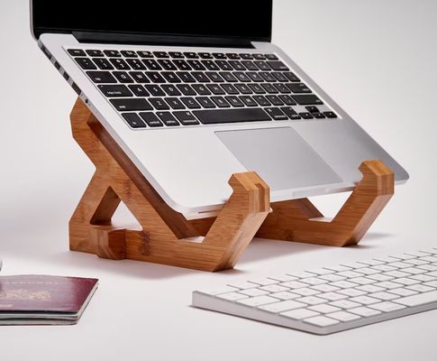 Verstellbarer Bambus-Laptop-Stand für Notebook und Laptop-Tray in bequemer Form
