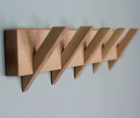 Stylische und nachhaltige Badezimmerorganisation mit diesem Holzwandstisch