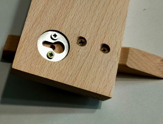 Stylische und nachhaltige Badezimmerorganisation mit diesem Holzwandstisch