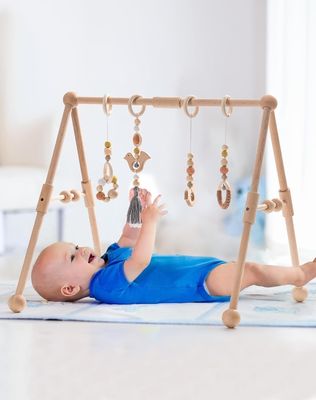 2407Rahmen-Aktivität Gym Hanging Bar Babyspielzeug Holz Baby Gym mit 4 Spielzeugen in Ihrer Farbe