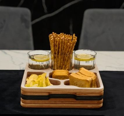 Multifunktionales Servierfach für Snacks und Getränke Platzsparende Couchbar Snackbox