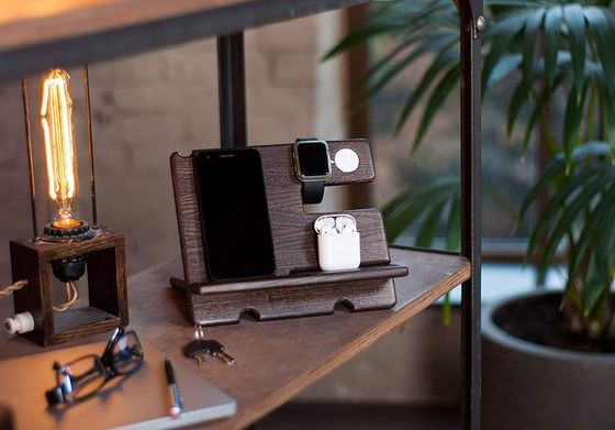 Lasergravierte Holzfaulhalter für Mobiltelefonstapel mit Phonestand und Stift