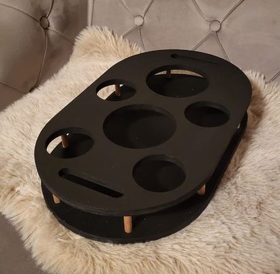 202406 Schwarze Couchbar mit 4 Glasschüsseln