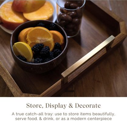 Küche Restaurant Holz servieren Tablett mit Gold poliert Metallgriffe Walnuss