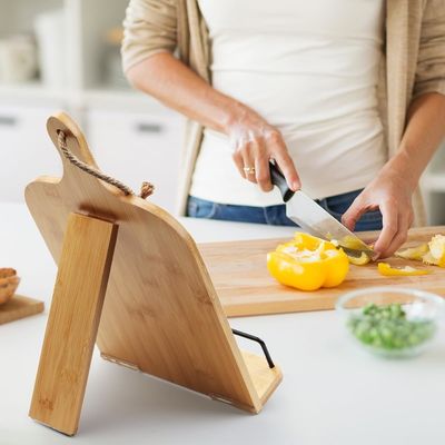 Einstufiger Kochbuchständer mit Umrechnungsdiagramm wesentlicher Haushaltsgegenstand