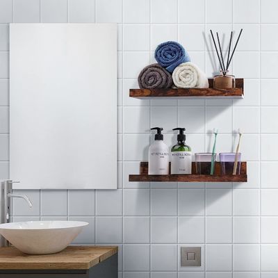 Raum sparende Küche aus 5 kleinen Bildern Randhaus Holz schwimmende Regale für die Wand