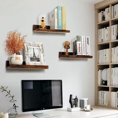 Raum sparende Küche aus 5 kleinen Bildern Randhaus Holz schwimmende Regale für die Wand