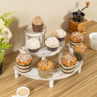 Aufgestelltes Holz-Weißgewässertes 3-teiliges Set für Halbkreis-Cupcake-Stand und Display-Riser