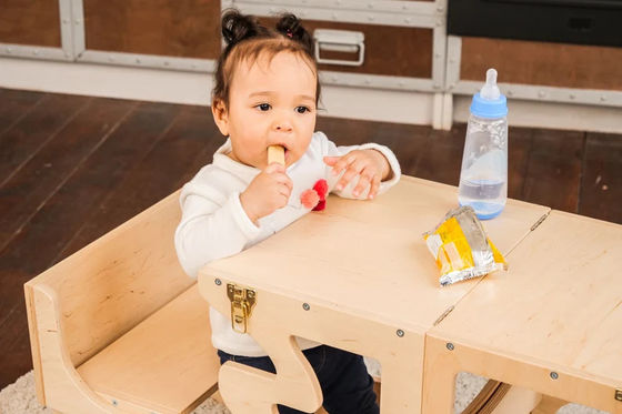 Muster kostenloser Lernstuhl für Kindertisch und Aktivitätsturm