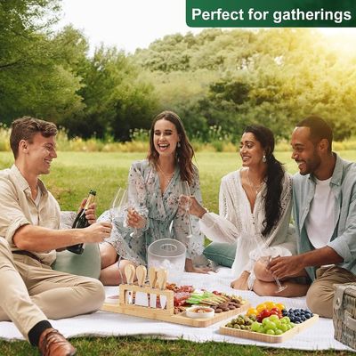 Bambuskäsebrett und Messer für Küchenschneiden