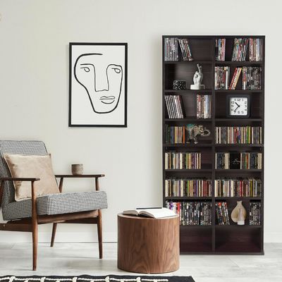 12 verstellbare Regale und 4 feste Regale Medienkast in Kiefernholzfarbe