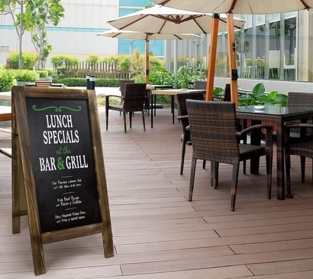 Verbrannte Holz-Doppelseitige Stehende Chalkboard für Cafés und Restaurants Menü
