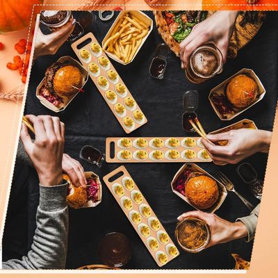 Dankbarkeitstags-Eier-Teller sparen Platz mit diesem Holzteller mit 12 Löchern