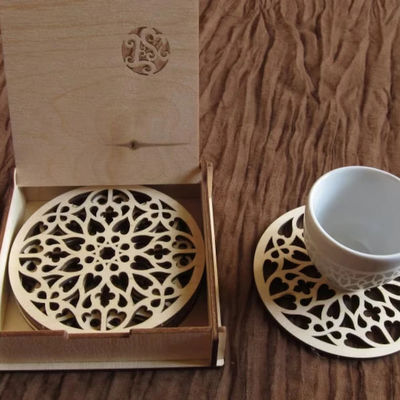 Einzigartige Holz-Rosette-Coasters für Kaffeetasse in Naturbirke und gotischem rustikalem Design