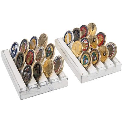 Gemaltes Braun 4 Reihen Brändes Holz Militärische Herausforderung Münzen Display Halter Stand 4x6x1 Zoll