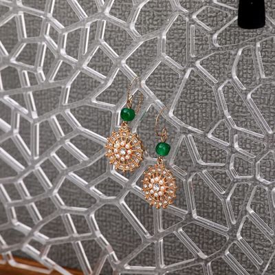 Funktionales Design Holz-Floating-Regal Acryl-Ohrring-Display für das personalisierte Logo