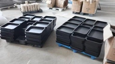 202406 Schwarzes Holz-Träger mit Handgriffe