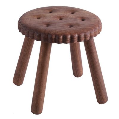 Kleine Kinderfreude Holzhocker in Cookieform aus Buchen-Walnussholz