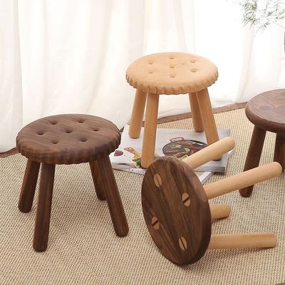 Kleine Kinderfreude Holzhocker in Cookieform aus Buchen-Walnussholz