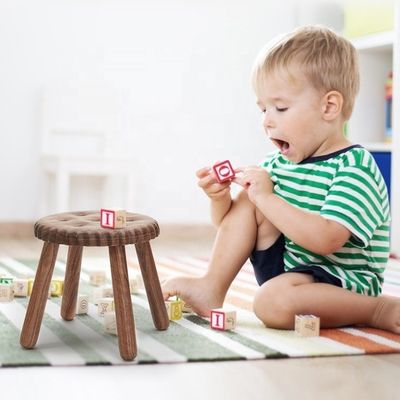 Kleine Kinderfreude Holzhocker in Cookieform aus Buchen-Walnussholz
