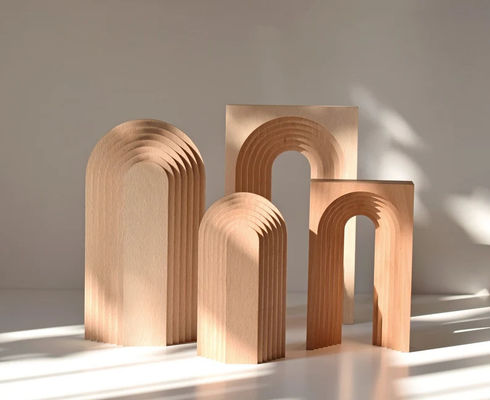 Modernes Design Holzdekor für die Wohnung Graphische Illustration Kunstdekor Bogenskulptur