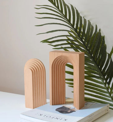 Modernes Design Holzdekor für die Wohnung Graphische Illustration Kunstdekor Bogenskulptur