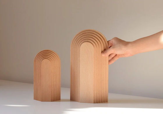 Modernes Design Holzdekor für die Wohnung Graphische Illustration Kunstdekor Bogenskulptur