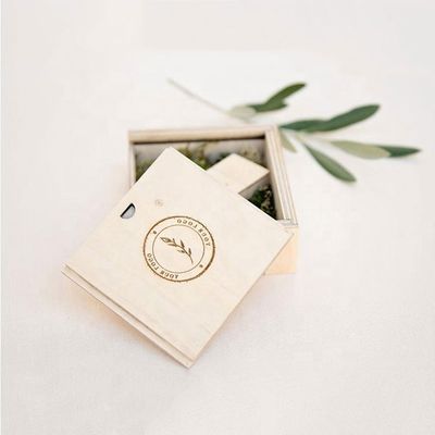 Kleine quadratische Holzschnitzschachtel mit Gleitdeckel Umweltfreundliches und elegantes Design