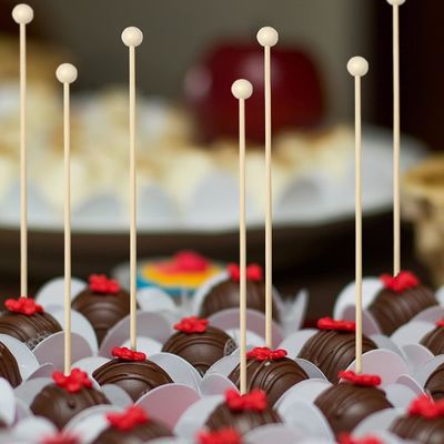 100 PCS 6 Zoll Rock Candy Sticks mit Ball Holz Swizzle Sticks Modernes und einfaches Design