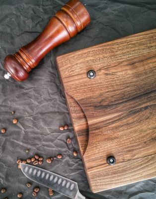 Anpassungslogo akzeptabel 1,75 Dicke große Walnuss-Schnittplatte mit Saft-Rohr