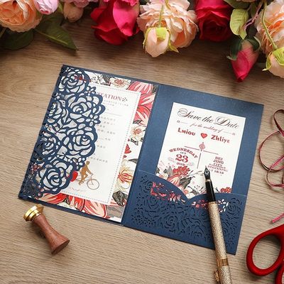 Hochzeitseinladungen mit Umschlägen und Karten