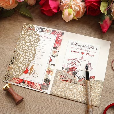 Hochzeitseinladungen mit Umschlägen und Karten