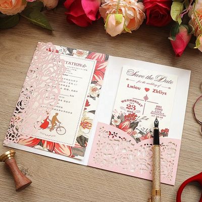 Hochzeitseinladungen mit Umschlägen und Karten