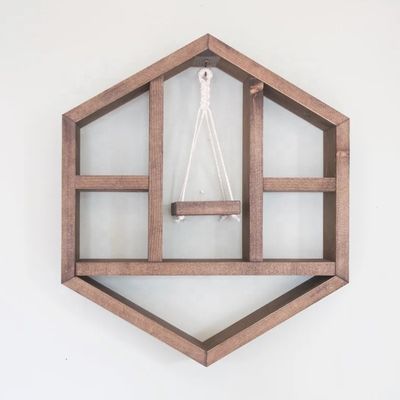Schwebendes geometrisches Regal Handgefertigtes Honighalsdesign für platzsparendes Holzhexagon